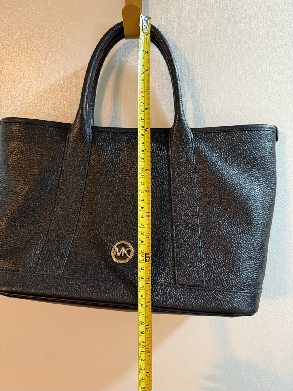 Michael Kors Luisa Medium Black Leather Shoulder Bag with Gold Logo - Picture 10 of 14